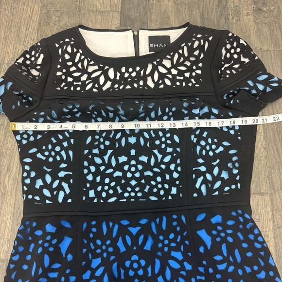 Shani Collection Colorblock Laser Cut Ombré Sheath Dress in Blue Size 12 - Picture 9 of 15